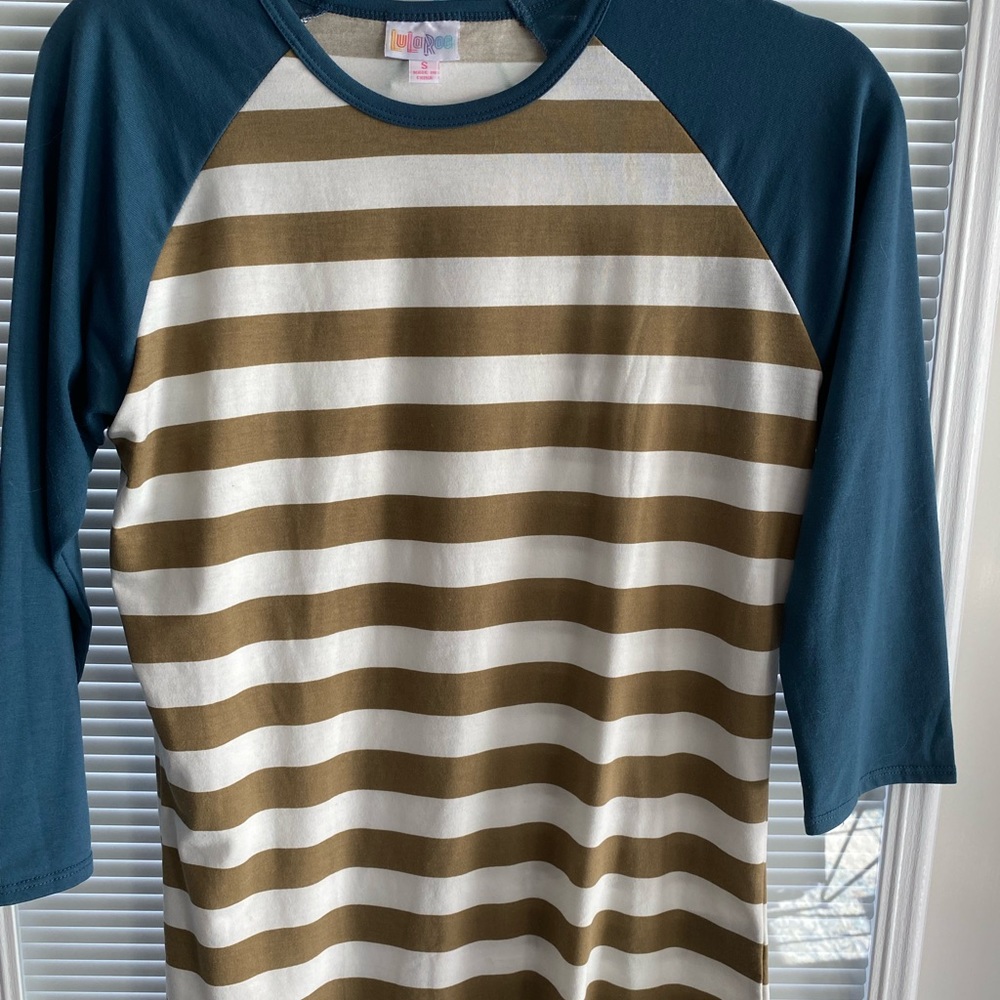 SALE! Lularoe “randy” baseball tee- size small